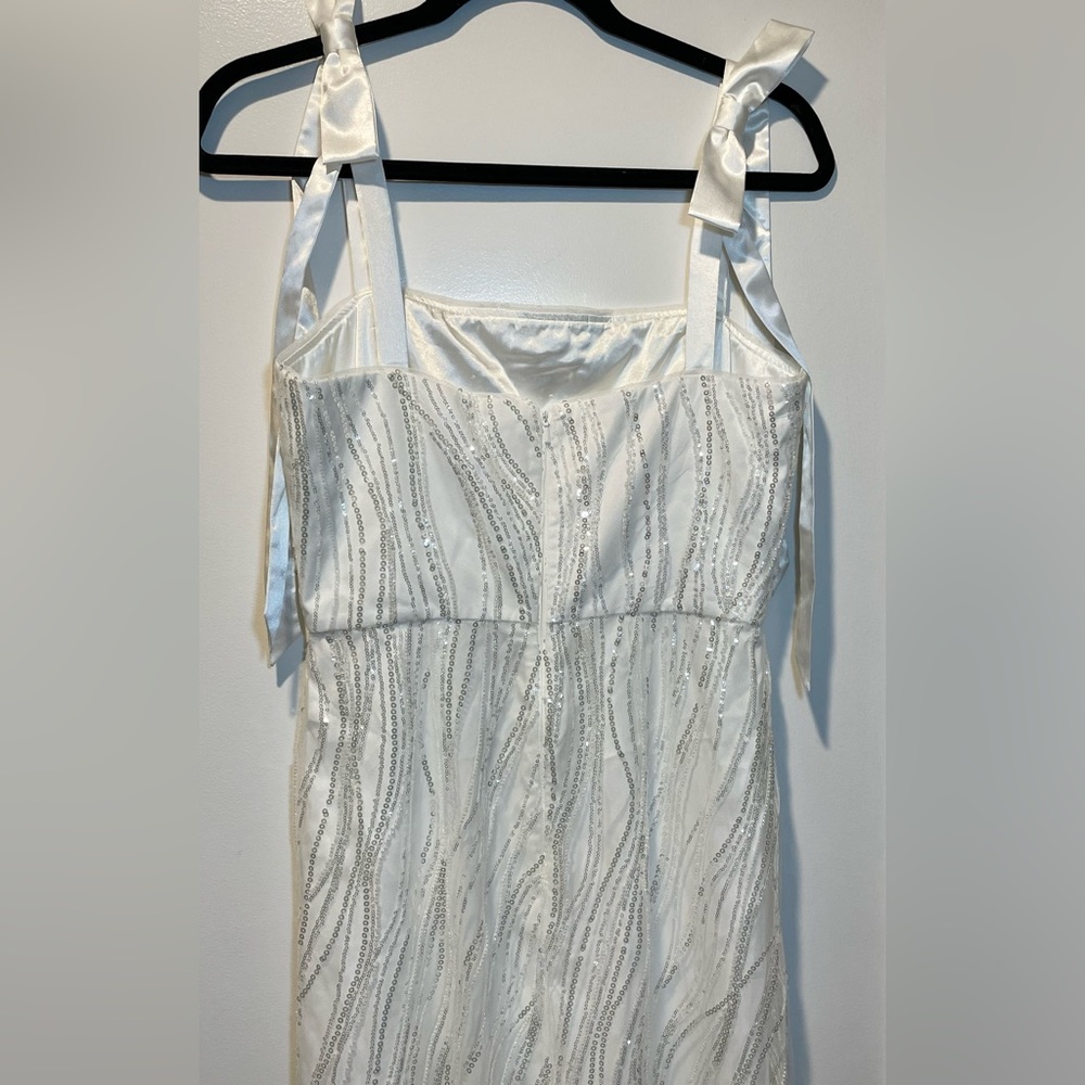 ML MONIQUE LHUILLIER Sequined Bow-Strap Midi Dress in white - Picture 11 of 12